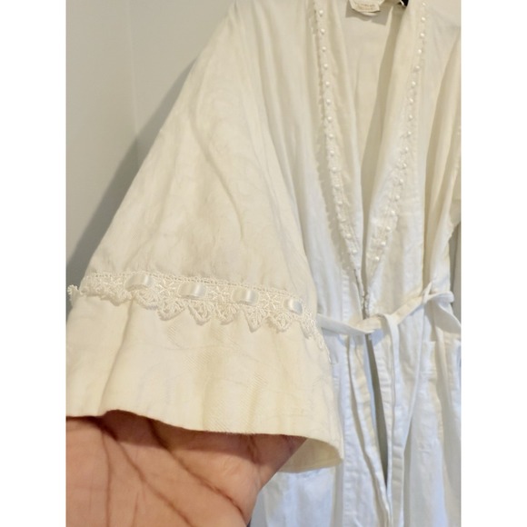 Victoria's Secret Cream Robe - Picture 6 of 9